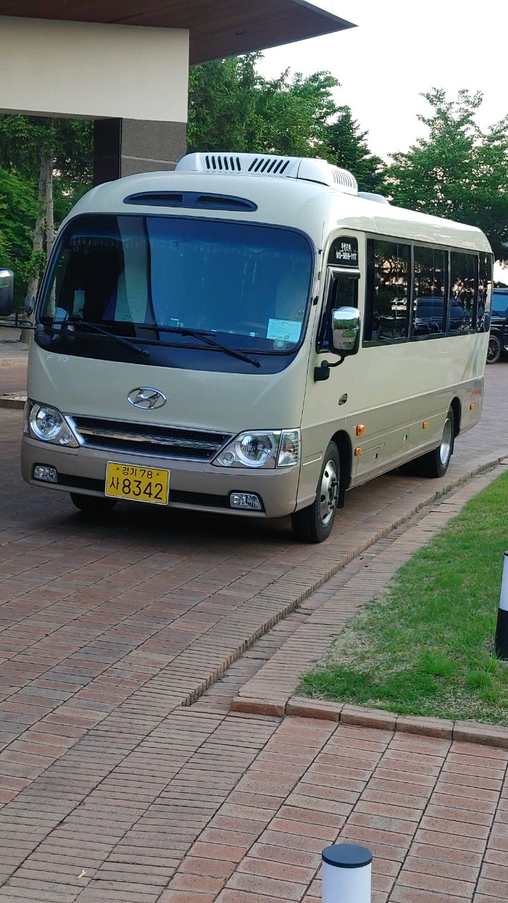 ミニ中型バス(2 5人乗り) 1